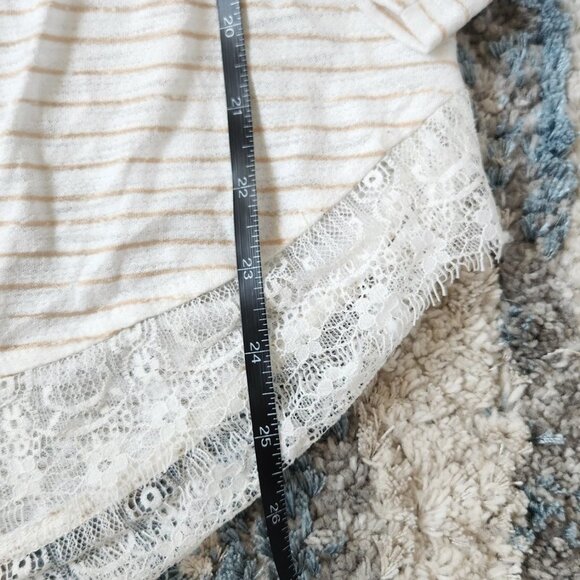 Lauren Conrad Top White Gold Stripe Rayon Stretch Knit Lace Trim || Med EUC - Picture 15 of 15